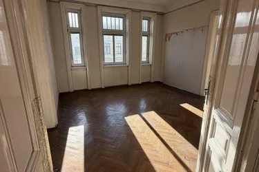 Wohnen im Neunzehnten Drei Zimmer, hohe Räume und jede Menge Spielraum
