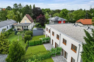 Platz zum Leben: 136m² Wohnfläche &amp; 54m² Wohn-/Essbereich im Grünen