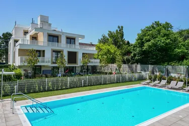 Chic City Living &amp; Pool Vibes - Exklusive Wohnung mit Flair im grünen Innenhof