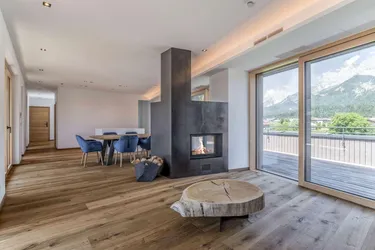 Expose PENTHOUSE MIT KAISER UND HORNBLICK IN ZENTRALER LAGE