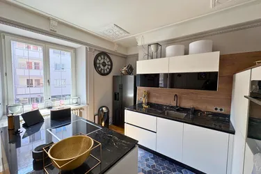 TOP-Angebot ! Exclusives Wohnen im Zentrum: Großzügige 3-Zimmer-Wohnung mit Atmosphäre