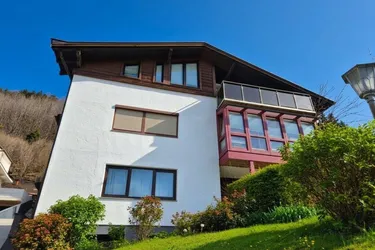 Top-Anlageobjekt ! Schönes großes Haus mit 3 parifizierten Wohnungen.