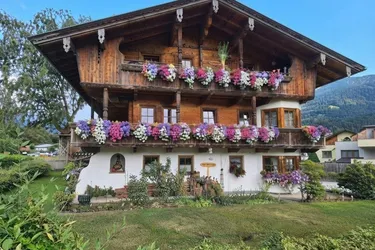 Großes gepflegtes traditionelles Tirolerhaus mit 4 Wohneinheiten am Achensee.