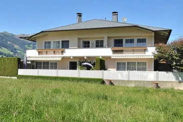 Landhausvilla mit zwei modernen Wohneinheiten mit Golfplatzblick !