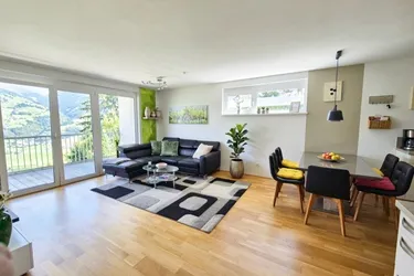 Top-Gelegenheit ! Neuwertige moderne 3-Zi-Wohnung mit großem Aussichtsbalkon &amp; Garage