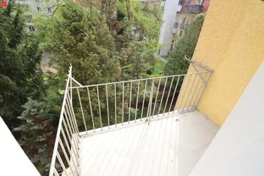 Expose GEIDORF: Altbaujuwel mit innenhofseitig ausgerichtetem Balkon