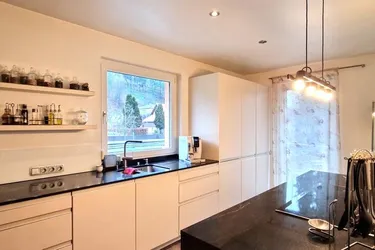 Energieeffizienter Bungalow mit Doppelgarage und Gemüsegarten in Hohenems