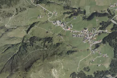 Landwirtschaftliches Grundstück mit Alpen und Seen in der Ski Region Warth!