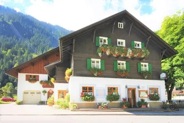 Expose Top gepflegtes Apartmenthaus mit Restaurant im beliebtem Skiort Partenen!
