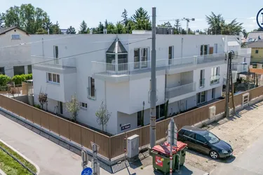 Kompakte 3-Zimmer-Luxuswohnung: Ihr Rückzugsort direkt am Wasser