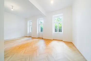 Elegante Stil-Altbauwohnung | ca. 24m2 Terrasse mit Grünblick | ERSTBEZUG