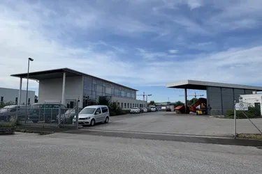 Bürostandort mit Mehrwert: Tankstelle, Waschplatz &amp; bis zu 800 m² Freifläche