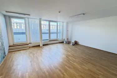 Attraktives 3-Zimmer Dachgeschossbüro mit Außenbereich am Kärntner Ring