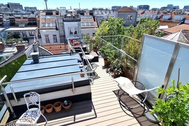 Helle, zentrale Dachgeschoss Maisonette mit 2 Freiflächen und Weitblick zum Kauf!