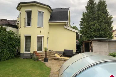 Einfamilienhaus mit Pool am Stadtrand von Wien