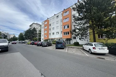 Modern-eingerichtete 2-Zi-Wohnung mit Balkon