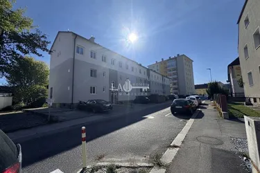 Top sanierte 3-Zi-Wohnung in zentraler Lage mit Stellplatz und Gartennutzung !