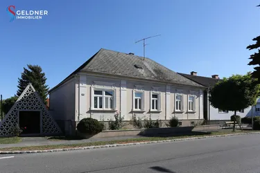 Großzügiges Wohnhaus mit Garten und Nebengebäuden in Steinberg sofort zu beziehen
