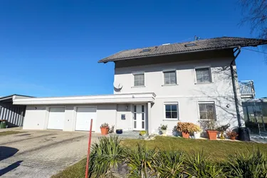 Top-Immobilie nahe Velden: Familienhaus in Alleinlage mit atemberaubender Bergkulisse