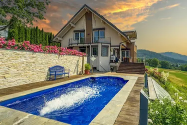 Luxuriöses Ein-/Zweifamilienhaus mit spektakulärem Panoramablick – Stilvoll wohnen in absoluter Ruhelage