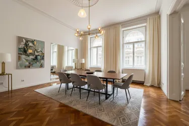 Stilvolle 5-Zimmer-Altbauwohnung in der Lindengasse