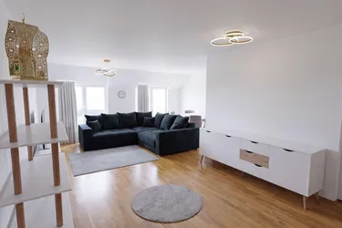 Helle 3-Zimmer-Wohnung mit Klimaanlage + Fernwärme