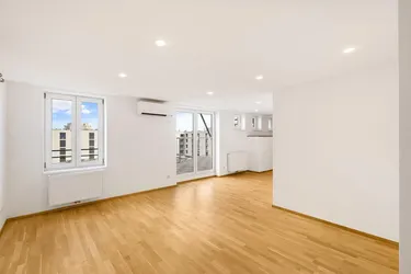 Helle DG-Wohnung mit optimaler Verkehrsanbindung