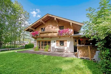 Bezauberndes Tiroler Landhaus mit großer Gartenoase