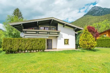 Landhaus mit großem Grundstück in traumhafter Lage am Fuße der Steinberge