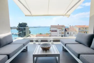 Wunderschönes 4-Zimmer Appartement am Meer in Zadar-Diklo