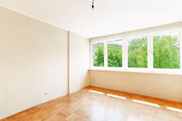Helle 2-Zimmer Wohnung mit Wintergarten und Balkon