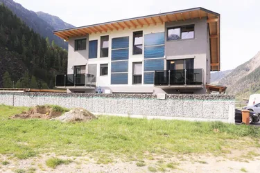 Umhausen: Selbst wohnen &amp; Mieteinnahmen sichern – Haus mit 3 Einheiten