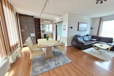 Dachgeschosswohnung mit Fernblick nahe Alter Donau