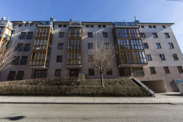 Garagenstellplatz in der Kefergasse, 1140 Wien zu vermieten!