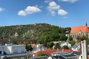 2340 Mödling | DACHTERRASSENMAISONETTE | 4 Zimmer &amp; Terrasse|Direkt im Zentrum | Traumhafte Aussicht | 2 Garagen
