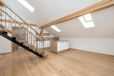 Maisonette mit Panoramablick – 121 m², 4 Schlafzimmer &amp; Kinderspielbereich hoch über Landeck
