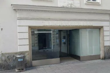 Großzügige Büroräumlichkeiten mit Straßeneingang im Herzen der Altstadt - bei Hauptplatz zu vermieten!