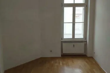 Zentrales 3-Zimmer-Altbauapartment mit Balkon in der Klosterwiesgasse
