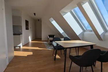 Geräumige, vollmöblierte 3-Zimmerwohnung mit Terrasse und Klimaanlage nahe Floridsdorf Bahnhof