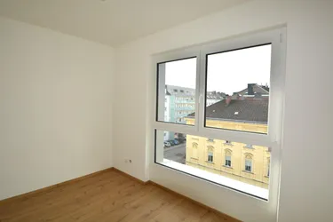 Moderne Raumaufteilung mit großer Loggia und perfekter Anbindung