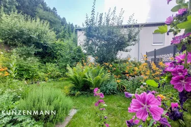 Doppelhaushälfte mit Garten in absoluter Ruhelage am Waldrand