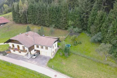 Viel Platz, viele Möglichkeiten - Haus mit 3 Wohnbereichen, Carport und Garage