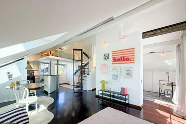 Helle Dachgeschosswohnung mit Loftcharakter, Galerie, Balkon und inkludiertem Carport-Stellplatz