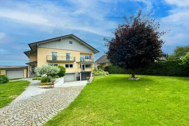 Großzügiges Einfamilienhaus mit Pool