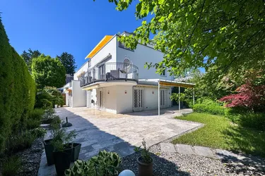 Luxuriöses Wohnjuwel mit XL-Terrasse und Gartenparadies