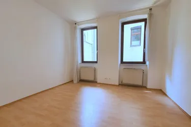 Ruhige zentralbegehbare 3 Zimmer Wohnung - WG geeignet
