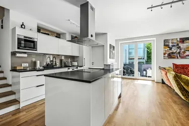 NEUER PREIS: WOHNUNG MIT RUHIGER LOGGIA INS GRÜNE | ca. 118 m² | 5 Zimmer möglich | RUHELAGE IM INNENHOF | INKLUSIVE KÜCHE | PARKPLATZ VORHANDEN | ZWEITBEZUG | 