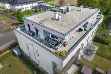 Penthouse mit ca. 66 m² Freifläche &amp; Blick zum Pichlinger See | mit Tischlerküche, Bora-Kochfeld und zwei Bädern en suite | 2 Tiefgaragenstellplätze vorhanden