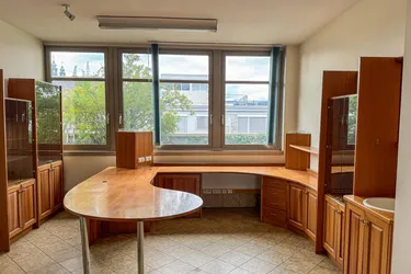 Penthousebüro oder Ordination nähe Mozartkreuzung | barrierefrei | beste Infrastruktur | Straßenbahn vor der Haustüre