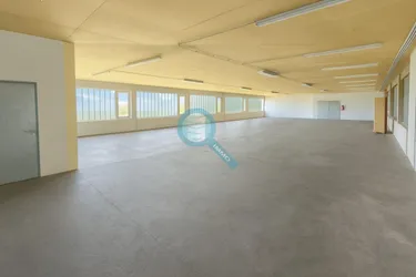 Neuer Preis! Lager mit Nebenräumen, 2 Lastenaufzügen &amp; LKW Zufahrt - zentrale Lage in St. Martin